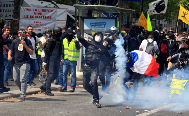 Paris Police Clash With Protesters Ahead Of May Day March