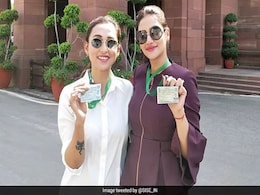 TMC सांसद मिमी चक्रवर्ती और नुसरत जहां कुछ इस अंदाज में पहुंचीं संसद, वायरल हुईं Photo TMC सांसद मिमी चक्रवर्ती और नुसरत जहां कुछ इस अंदाज में पहुंचीं संसद, वायरल हुईं Photo