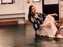 Pooja Bedi की बेटी कर रही थीं डांस की प्रैक्टिस और तभी हुआ कुछ ऐसा- देखें Video Pooja Bedi की बेटी कर रही थीं डांस की प्रैक्टिस और तभी हुआ कुछ ऐसा- देखें Video