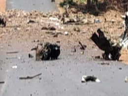 Gadchiroli IED Blast: माओवादी हमले पर बॉलीवुड से आया रिएक्शन, बोले- आतंकवाद बर्दाश्त नहीं... Gadchiroli IED Blast: माओवादी हमले पर बॉलीवुड से आया रिएक्शन, बोले- आतंकवाद बर्दाश्त नहीं...