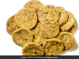How To Make Methi Mathri: A Winter Tea-Time Special That Spells Indulgence