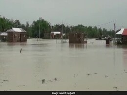त्रिपुरा में बारिश और आंधी ने बरपाया कहर, 700 से ज्यादा लोग हुए बेघर त्रिपुरा में बारिश और आंधी ने बरपाया कहर, 700 से ज्यादा लोग हुए बेघर