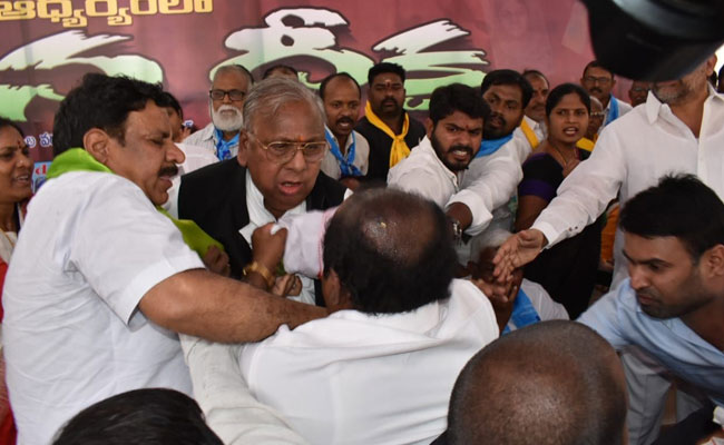 Watch: Congress Left Red-Faced As Party Leaders Trade Blows At Hyderabad Event