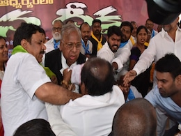 Watch: Congress Left Red-Faced As Party Leaders Trade Blows At Hyderabad Event Watch: Congress Left Red-Faced As Party Leaders Trade Blows At Hyderabad Event