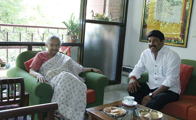 Manoj Tiwari Calls Arvind Kejriwal, Sheila Dikshit For BJP Yoga Day Event