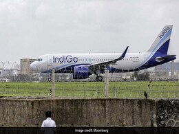 Passenger Tries To Open Door Of Indigo Flight, Deboarded At Bhubaneswar Passenger Tries To Open Door Of Indigo Flight, Deboarded At Bhubaneswar