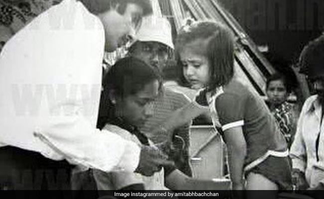 Amitabh Bachchan And A Tiny Kapoor On The Sets Of 1983 Film <i>Pukar</i>. Yes, That's Kareena
