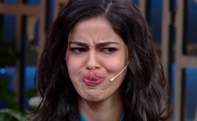 कपिल शर्मा ने अनन्या पांडेय से पूछा उनका टैलेंट तो जीभ से नाक को लगीं छूने- देखें Viral Video