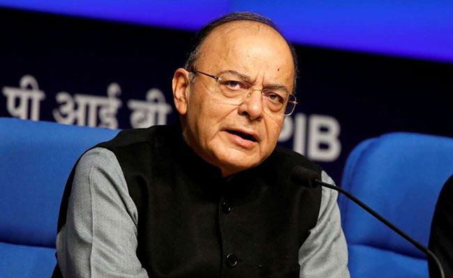 RSS Chief Mohan Bhagwat Visits Arun Jaitley At AIIMS