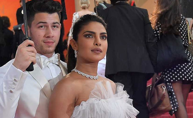 Priyanka Chopra And Nick Jonas'  Pictures From French Riviera Are No Less Than A Fairytale