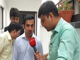 गौतम गंभीर ने गुरुग्राम घटना पर किया ट्वीट तो बॉलीवुड प्रोड्यूसर ने दी सलाह- टुकड़े टुकड़े गैंग से घिरे हो... गौतम गंभीर ने गुरुग्राम घटना पर किया ट्वीट तो बॉलीवुड प्रोड्यूसर ने दी सलाह- टुकड़े टुकड़े गैंग से घिरे हो...