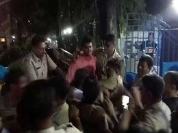 बंगाल: गुजरात से आए BJP कार्यकर्ताओं को पुलिस ने होटल से निकाला, TMC उम्मीदवार ने कहा था- उनके पास हो सकते हैं हथियार और कैश बंगाल: गुजरात से आए BJP कार्यकर्ताओं को पुलिस ने होटल से निकाला, TMC उम्मीदवार ने कहा था- उनके पास हो सकते हैं हथियार और कैश