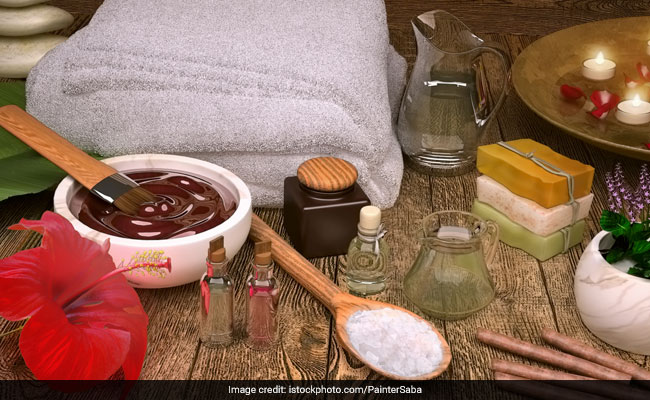 Hibiscus face pack can help in tighten your skin to make it look younger