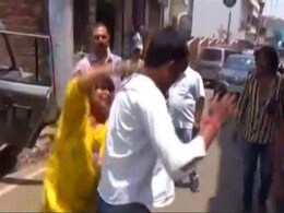 On Video, Woman Thrashes 'Fake' Anti-Corruption Officer With Slippers On Video, Woman Thrashes 'Fake' Anti-Corruption Officer With Slippers