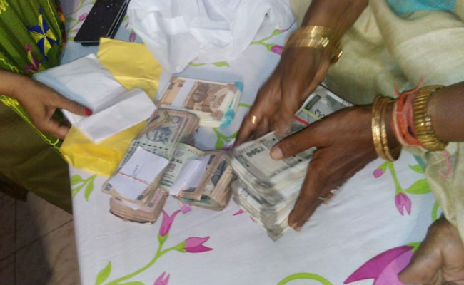 बिहार : शिवहर से BJP की उम्मीदवार रमा देवी के ठिकाने पर छापेमारी, 4 लाख से ज्यादा नकदी बरामद