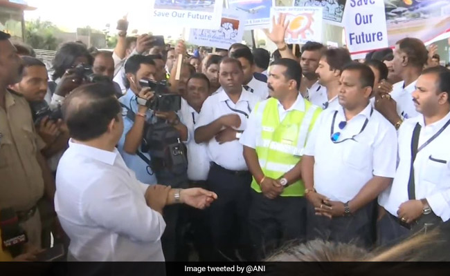 In Peaceful Protest, Jet Airways Staff Requests Centre To Save Airline