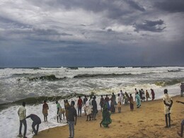 Flights Cancelled, Airlines Waive Fees As Cyclone Fani Nears Coast Flights Cancelled, Airlines Waive Fees As Cyclone Fani Nears Coast