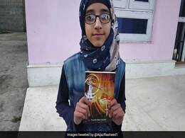 13 साल की बच्ची ने लिखा उपन्यास, दिखाया सपनों का देश, जहां लोगों की जगह हैं सिर्फ बिल्लियां 13 साल की बच्ची ने लिखा उपन्यास, दिखाया सपनों का देश, जहां लोगों की जगह हैं सिर्फ बिल्लियां