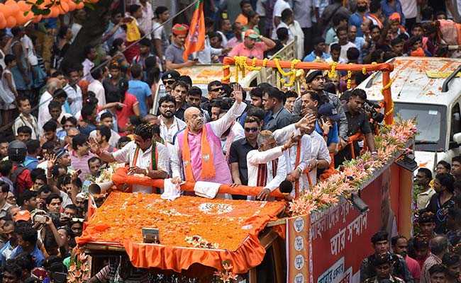 कोलकाता में अमित शाह की रैली में हुई हिंसक झड़प के बाद ममता बनर्जी-BJP के बीच वार-पलटवार