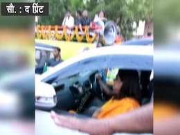 जब सुल्तानपुर में प्रचार के दौरान मेनका और प्रियंका गांधी का हुआ आमना-सामना जब सुल्तानपुर में प्रचार के दौरान मेनका और प्रियंका गांधी का हुआ आमना-सामना