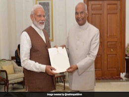 PM Modi Meets President Ram Nath Kovind, Stakes Claim To Form Government PM Modi Meets President Ram Nath Kovind, Stakes Claim To Form Government
