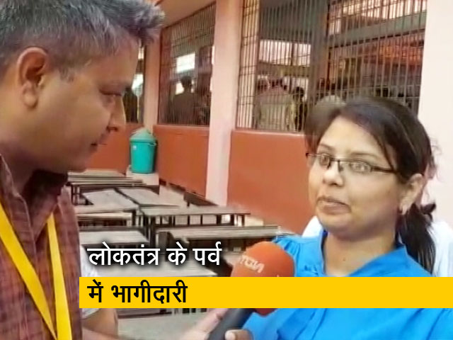 फर्स्ट टाइम वोटर बोलीं- एक्साइटमेंट की वजह से हांथ कांप रहा था