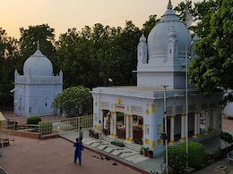संत कबीर नगर : मगहर से ग्राउंड रिपोर्ट, कैसे देखते हैं कबीरपंथी इस लोकसभा चुनाव को संत कबीर नगर : मगहर से ग्राउंड रिपोर्ट, कैसे देखते हैं कबीरपंथी इस लोकसभा चुनाव को
