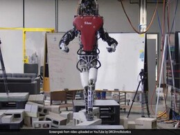 In Video, Humanoid Robot Crosses Narrow Balance Beam Like A Cakewalk In Video, Humanoid Robot Crosses Narrow Balance Beam Like A Cakewalk