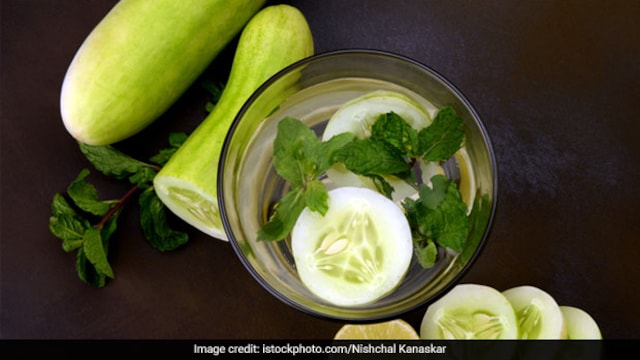 Cucumber and mint leaves can help you fight summer heat