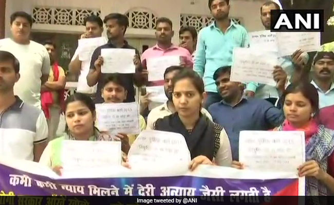 UP Police Recruitment Exam: Pass Out Candidates From 2013 Batch Stage Protest