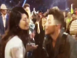 Billboard Music Awards 2019: प्रियंका चोपड़ा और निक जोनास ने अवार्ड शो में किया कुछ ऐसा, अब वायरल हो रहा Video Billboard Music Awards 2019: प्रियंका चोपड़ा और निक जोनास ने अवार्ड शो में किया कुछ ऐसा, अब वायरल हो रहा Video