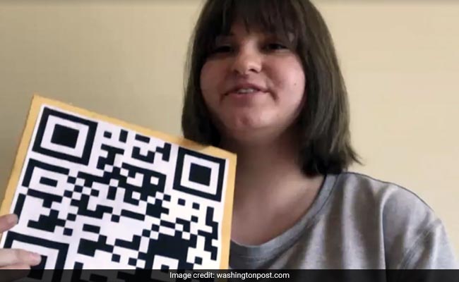 US Student's Graduation Cap Is A Tribute To All School Shooting Victims