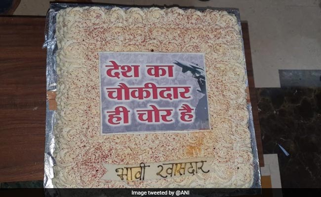 Elections 2019 - Maharashtra Candidate Celebrates Birthday With "Chowkidar Chor Hai" Cake