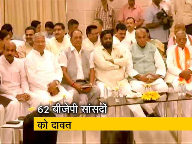 सीएम योगी आदित्यनाथ ने दी 62 बीजेपी सांसदों को दावत