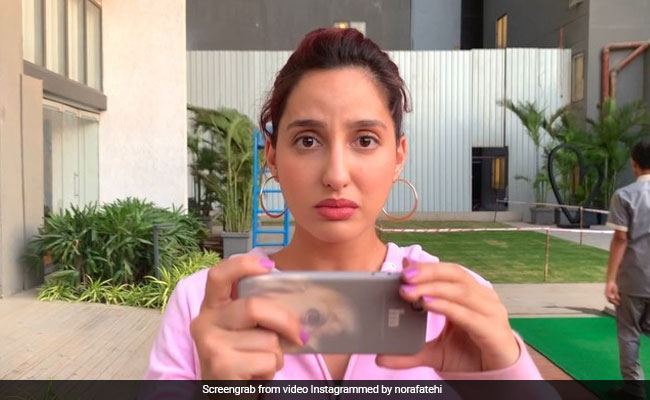 Nora Fatehi के साथ कोई नहीं खिंचवाना चाहता सेल्फी, बॉलीवुड एक्ट्रेस को यूं आया गुस्सा...देखें Video