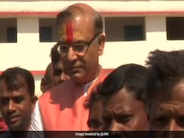 Lok Sabha Elections 2019: Union Minister Jayant Sinha Casts Vote in Hazaribagh In Jharkhand Lok Sabha Elections 2019: Union Minister Jayant Sinha Casts Vote in Hazaribagh In Jharkhand