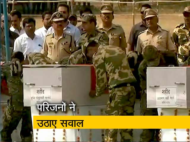 महाराष्ट्र : गढ़चिरौली नक्‍सली हमले के शहीदों को श्रद्धांजलि