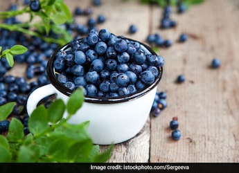 Nutritionist Recommends 5 Polyphenol-Rich Foods That Improve Gut Health