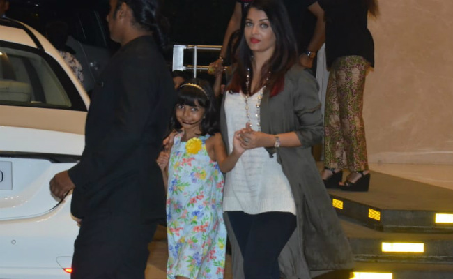 The Internet Has A Problem With Aishwarya Rai Bachchan Holding 7-Year-Old Daughter Aaradhya's Hand
