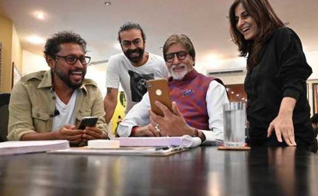 अमिताभ बच्चन ने कर दिया ऐलान, लखनऊ में होगी 'गुलाबो सिताबो' की टक्कर