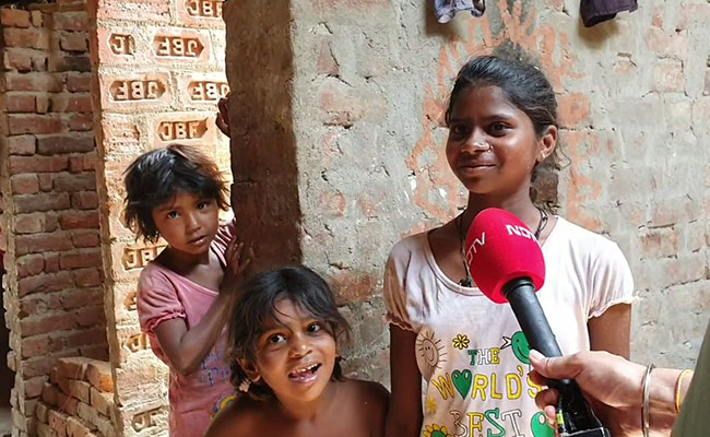 झूठ के दौर में दुनिया को आईना दिखाती है सुनयना की आवाज