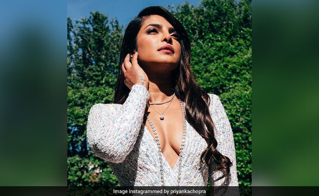 Billboard Music Awards Red Carpet: Priyanka Chopra, <I>Shine On You Crazy Diamond</i>