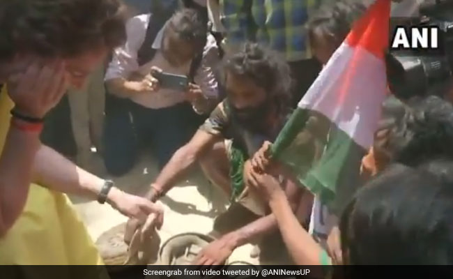 Election 2019: Priyanka Gandhi, Snake Charmer? Watch Her Unusual Campaign "Outreach"