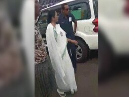 <i>"Jai Shri Ram"</i> Slogans Greet Mamata Banerjee In Bengal. Her Reaction <i>"Jai Shri Ram"</i> Slogans Greet Mamata Banerjee In Bengal. Her Reaction
