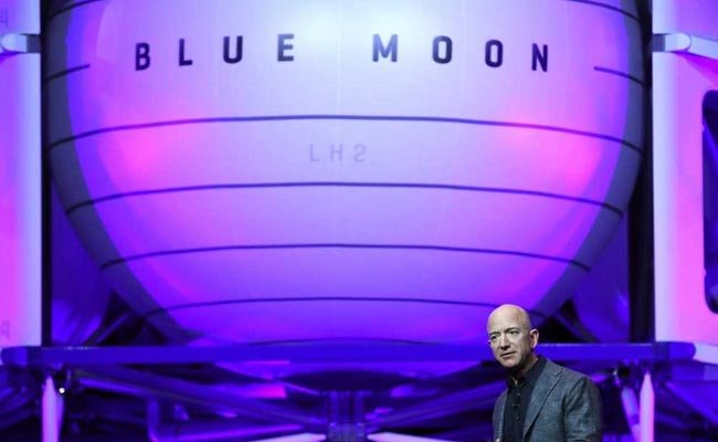 Amazon's Jeff Bezos Unveils Lunar Lander Project "Blue Moon"
