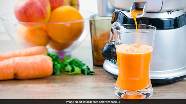 Drinking apple, beetroot and carrot juice can help detoxify the body