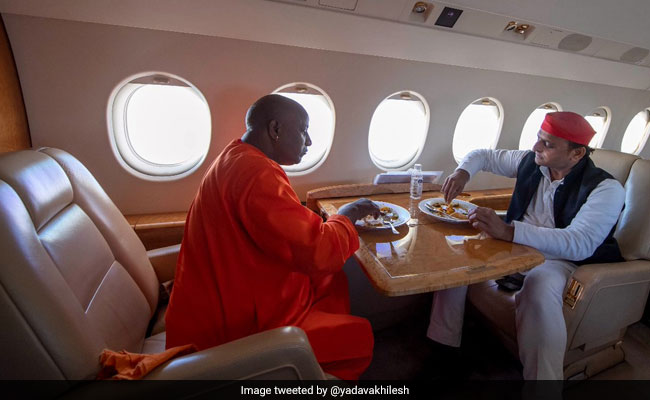 General Election 2019: In Sharing <i>Poori</i> With Yogi Adityanath Lookalike, Akhilesh Yadav's Message