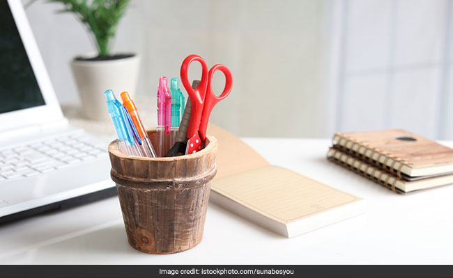 7 Cool Pen Holders To Keep Your Work Desk Organised