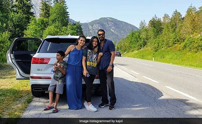 परिवार संग यूं मस्ती करते दिखे अजय देवगन, फोटो हो गई वायरल...