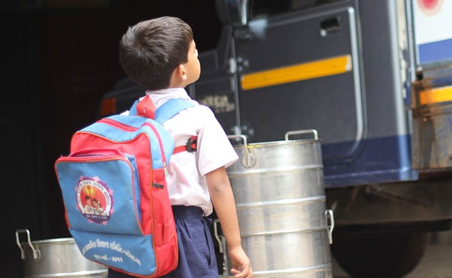 कोई भी स्कूल फीस नहीं बढ़ा सकता, एक महीने से ज़्यादा फीस नहीं ले सकता, ट्रांसपोर्ट फीस नहीं ले सकता : दिल्ली के डिप्टी CM